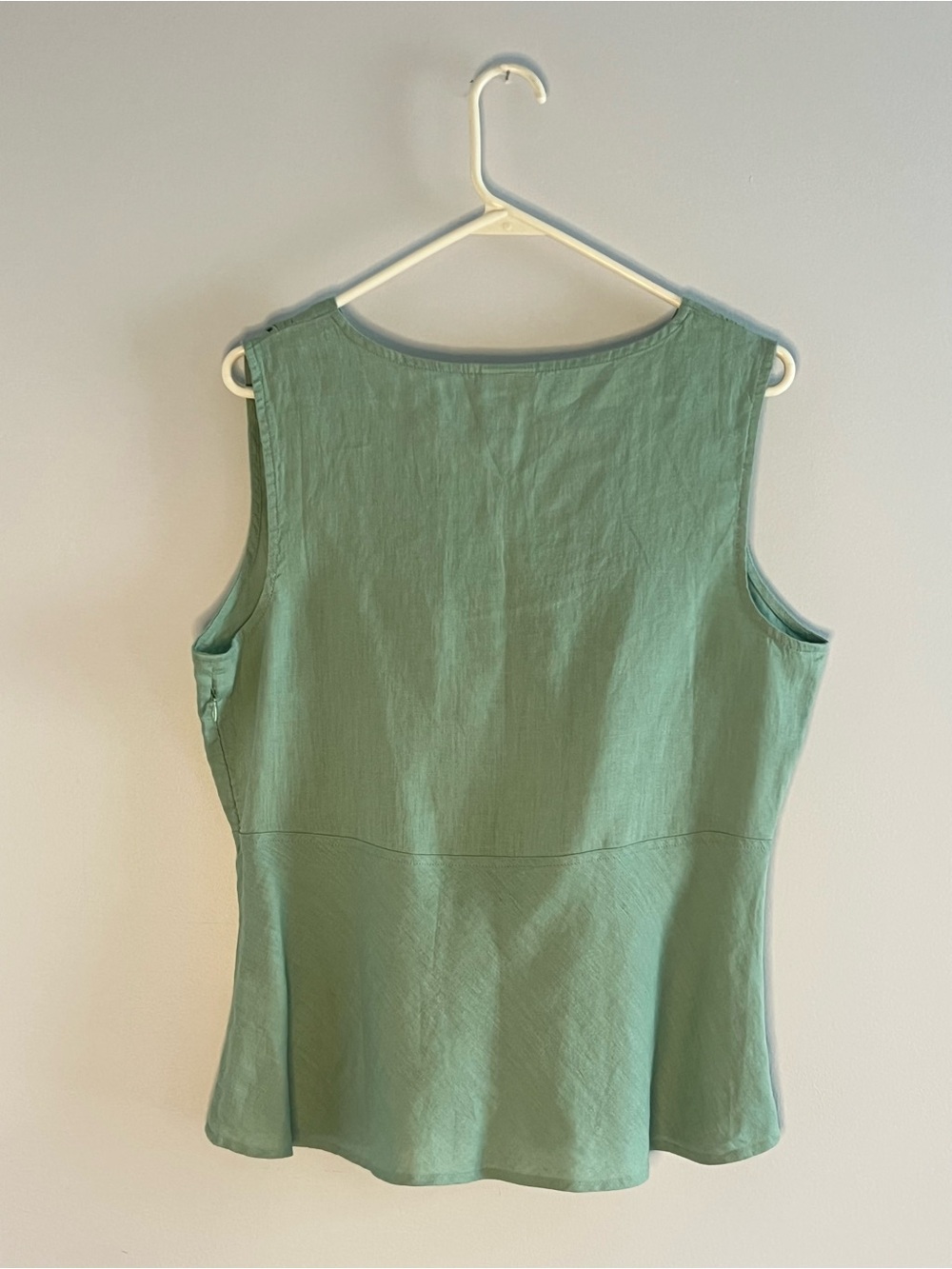 Green Sleeveless V-Neck Linen PeplumTop - Picture 2 of 5